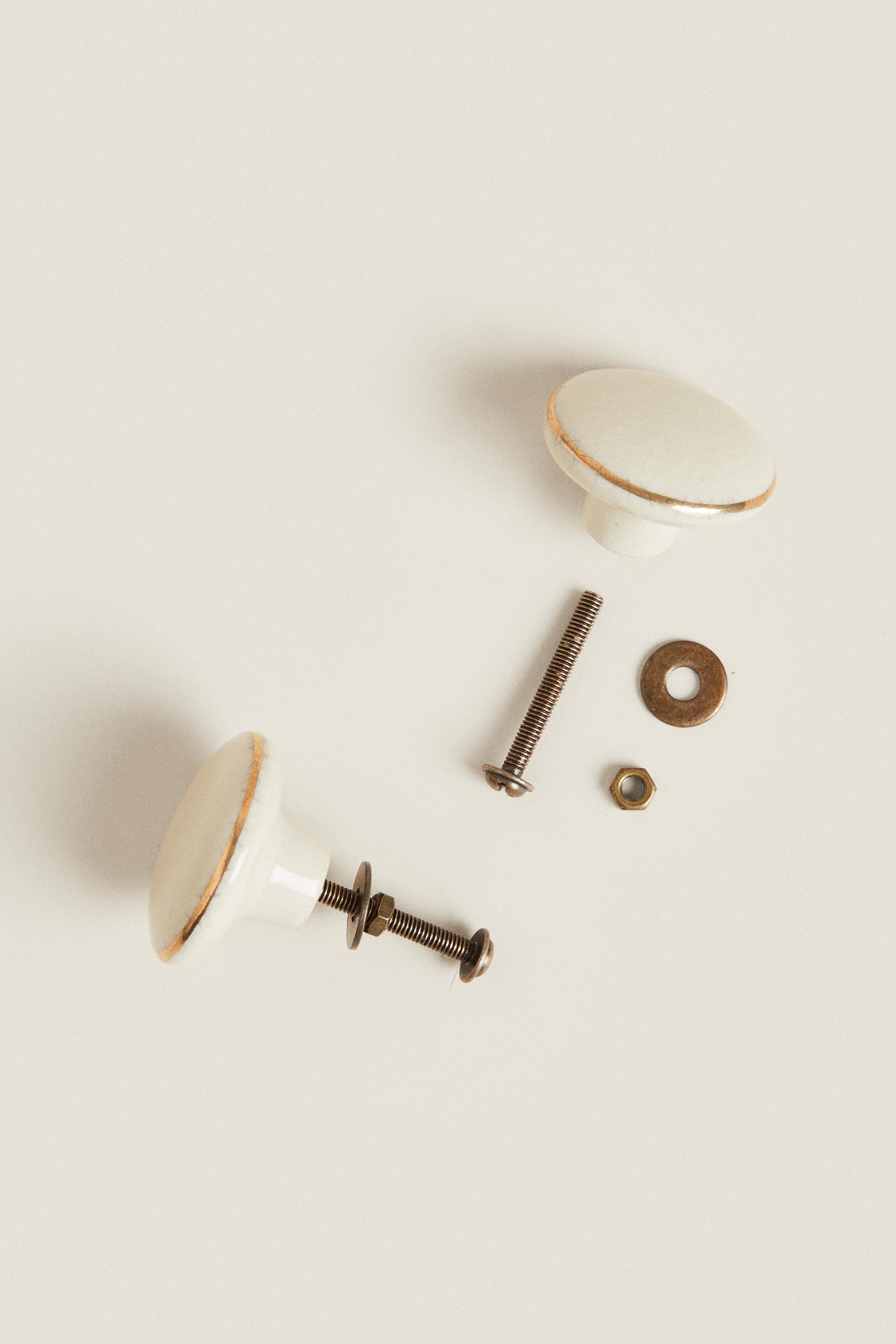 LOT DE BOUTONS MEUBLE RONDS EN CÉRAMIQUE (LOT DE 2)